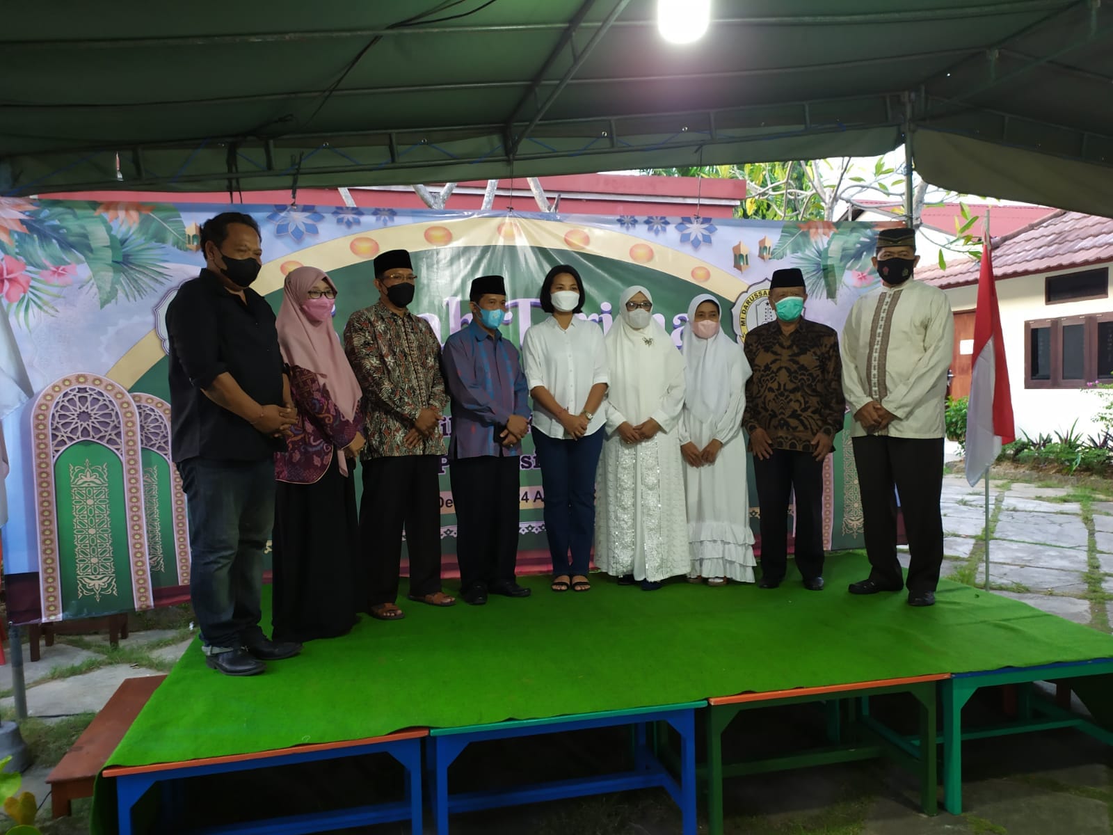 Serah Terima Ijin Operasional RA dan MI Darussalam