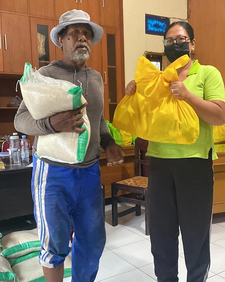 Pembagian Sembako Kepada 100 Warga